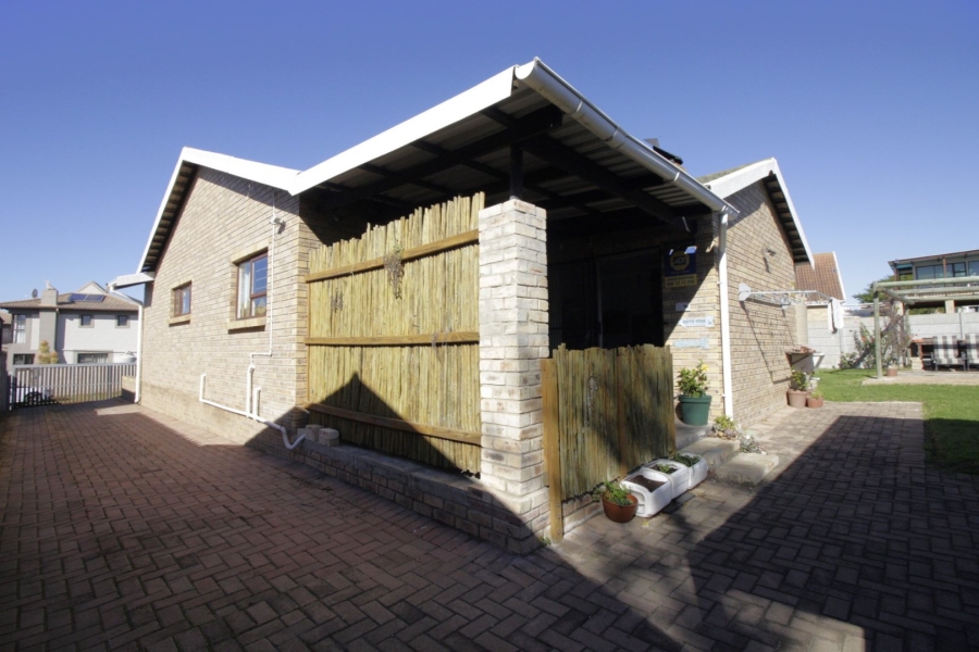 3 Bedroom Property for Sale in Wavecrest Eastern Cape